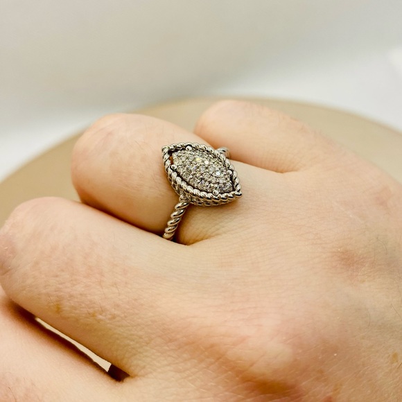 EUC Roberto Coin 18k Twisted White Gold Marquise Shaped Pave Diamond Ring - Picture 10 of 17